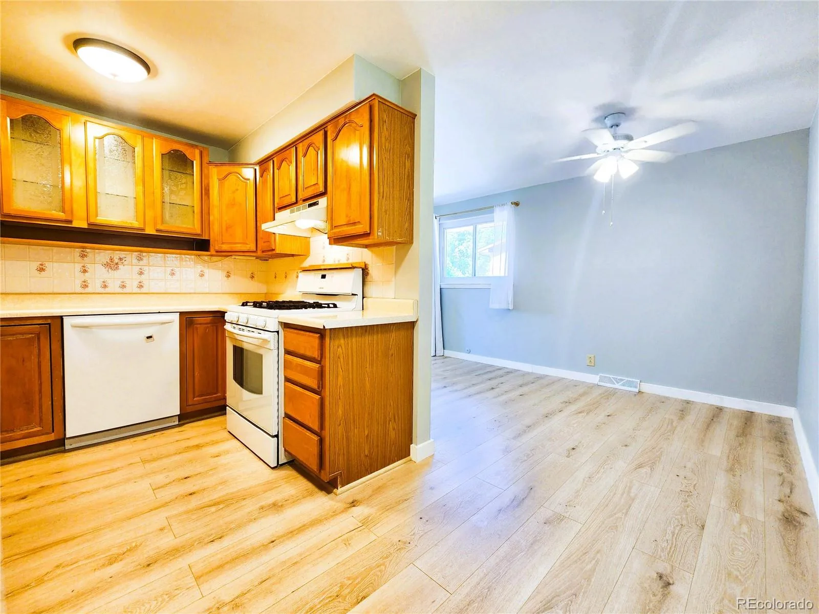 3247 W Pimlico Drive Englewood CO 80110 | MLS #REC3866344 07312026231649 1600 14