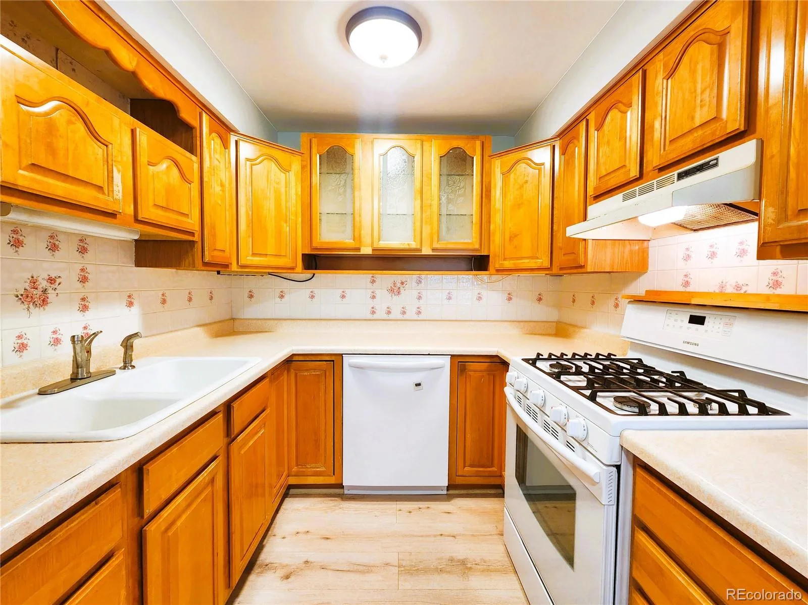 3247 W Pimlico Drive Englewood CO 80110 | MLS #REC3866344 07312026231649 1600 16