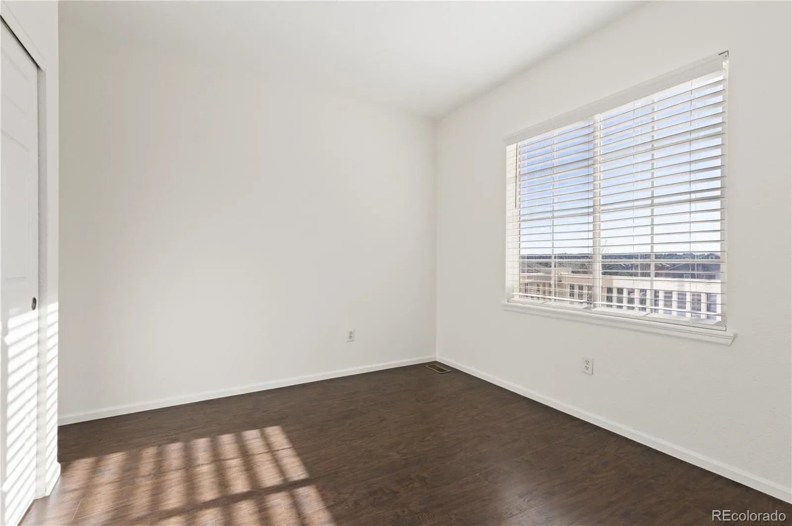 6701 S Versailles Way #106 Aurora CO 80016 MLS #REC3867264 03132026201112 1600 19