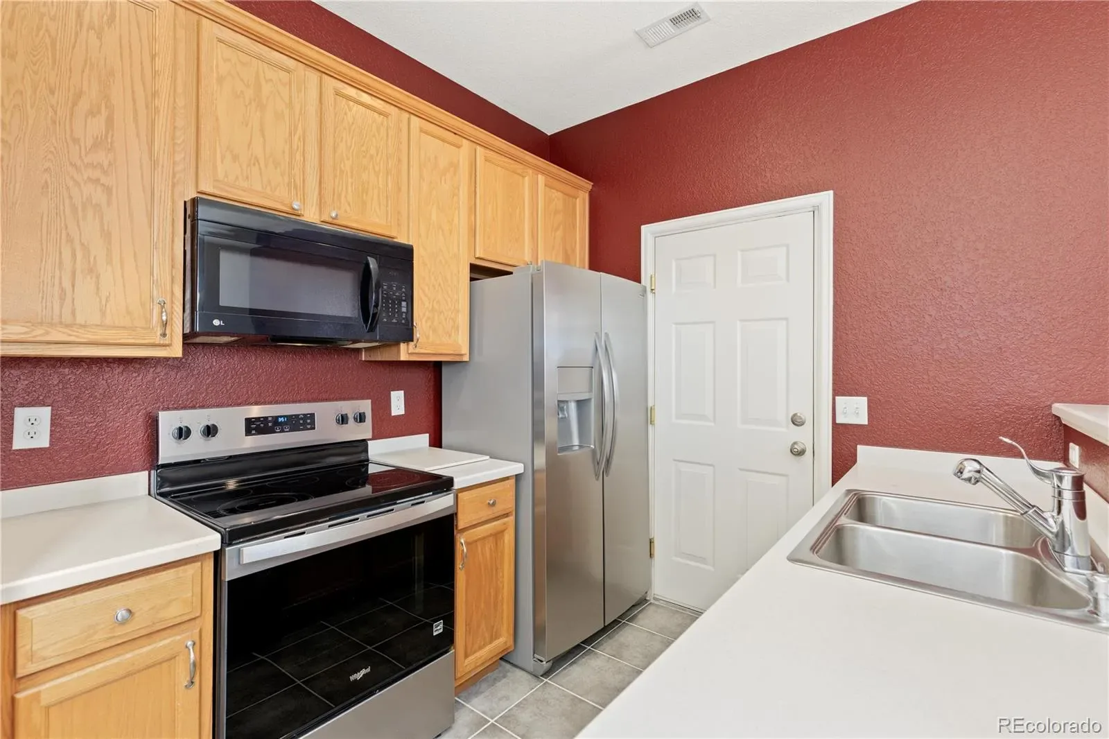 6701 S Versailles Way #106 Aurora CO 80016 MLS #REC3867264 03132026201112 1600 7