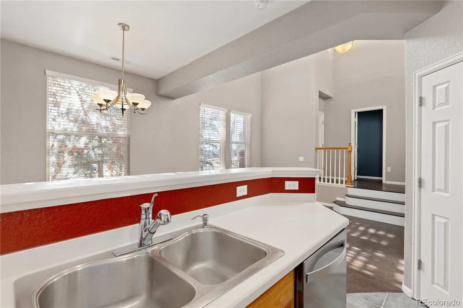 6701 S Versailles Way #106 Aurora CO 80016 MLS #REC3867264 03132026201112 1600 8