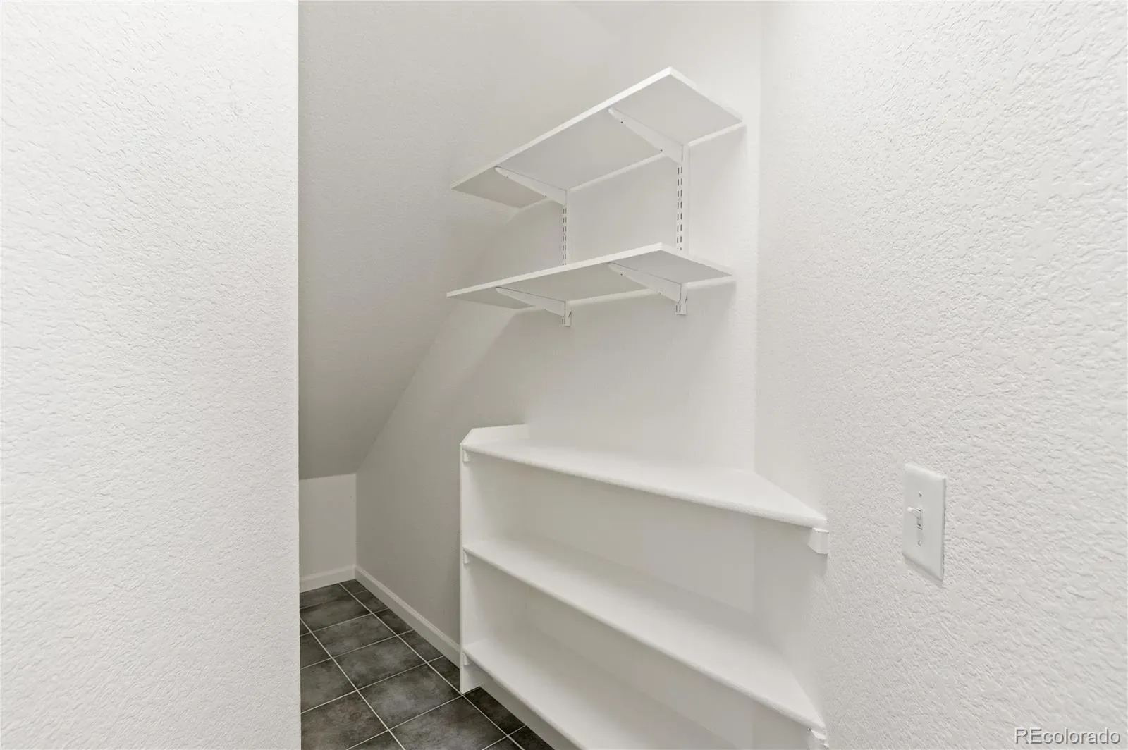 6701 S Versailles Way #106 Aurora CO 80016 MLS #REC3867264 03132026201112 1600 9