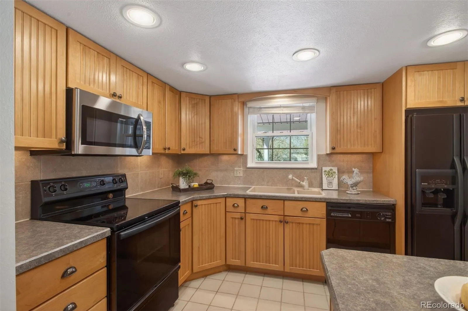 2558 S Vaughn Way #D Aurora CO 80014 MLS #REC3875509 04272026213329 1600 13