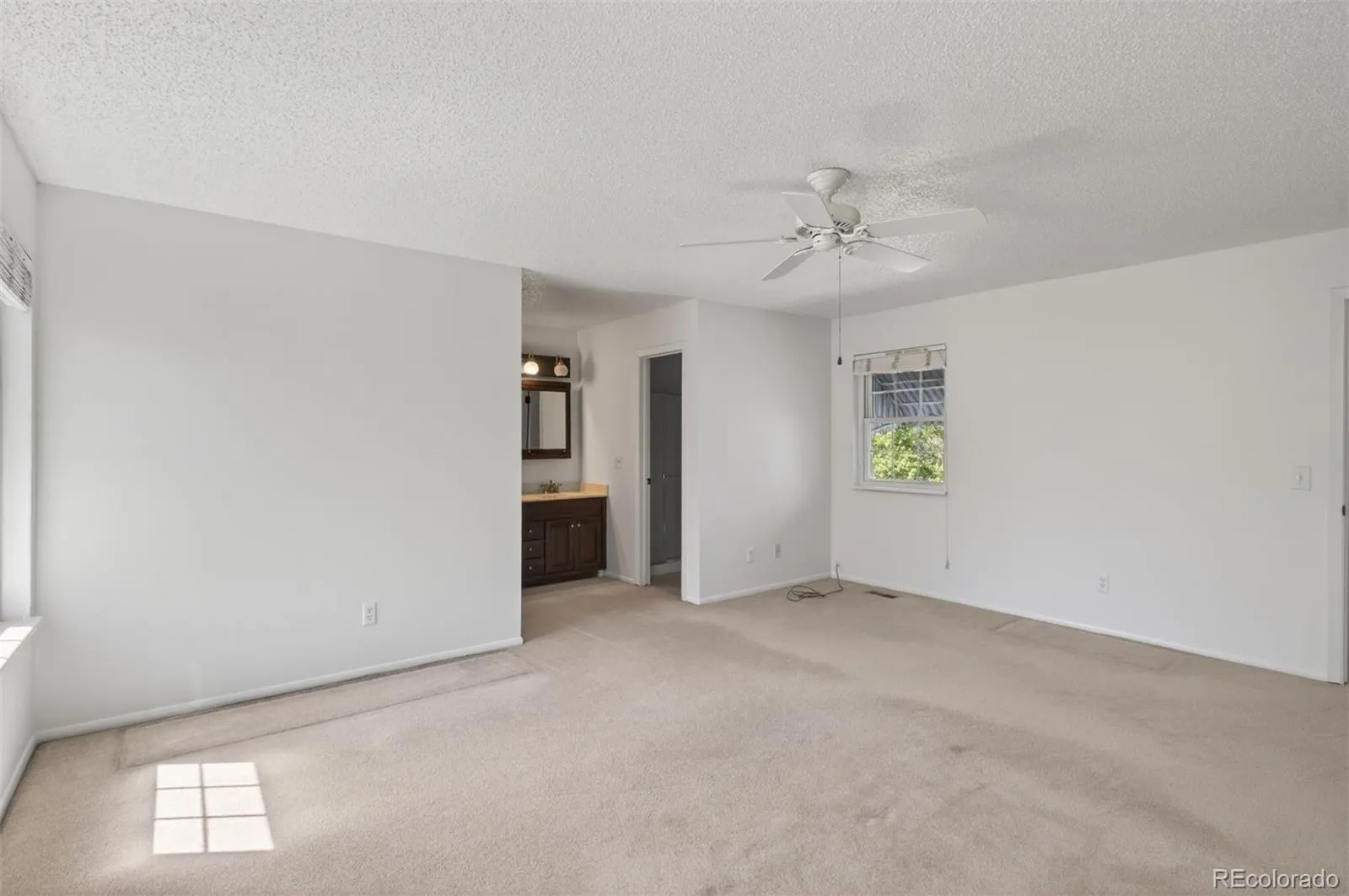 2558 S Vaughn Way #D Aurora CO 80014 MLS #REC3875509 04272026213329 1600 18