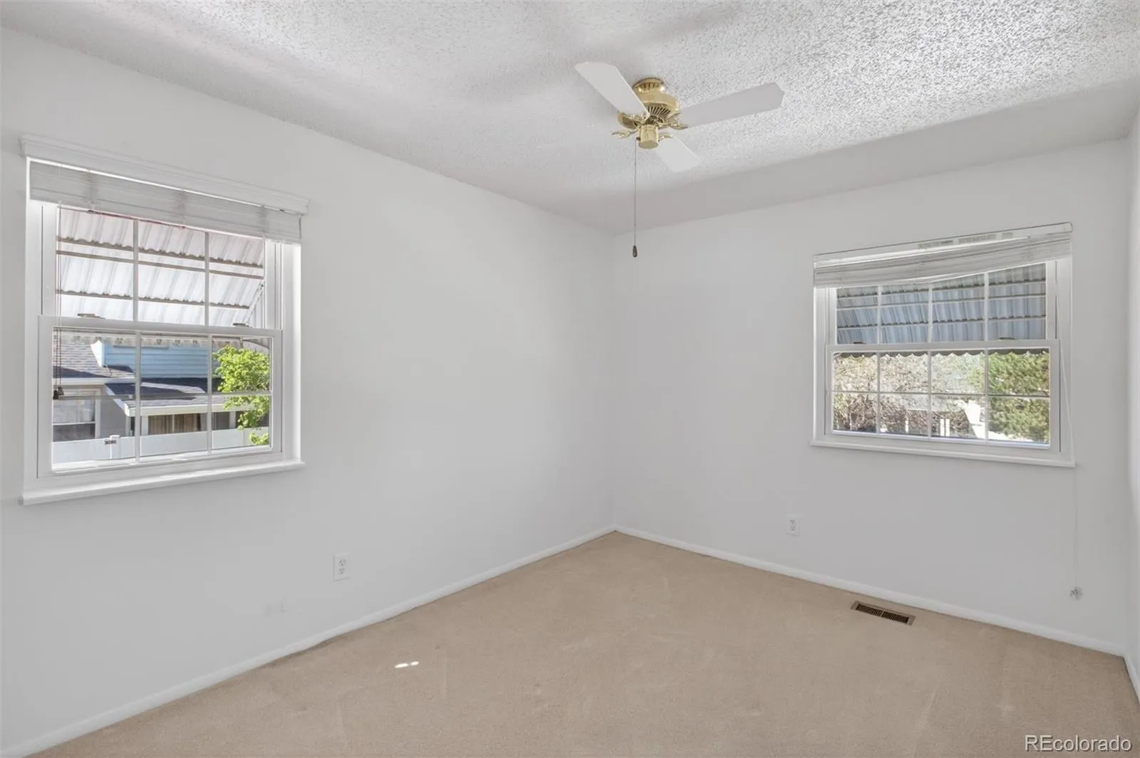 2558 S Vaughn Way #D Aurora CO 80014 MLS #REC3875509 04272026213329 1600 21