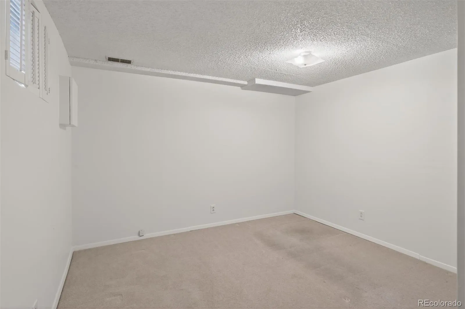 2558 S Vaughn Way #D Aurora CO 80014 MLS #REC3875509 04272026213329 1600 34