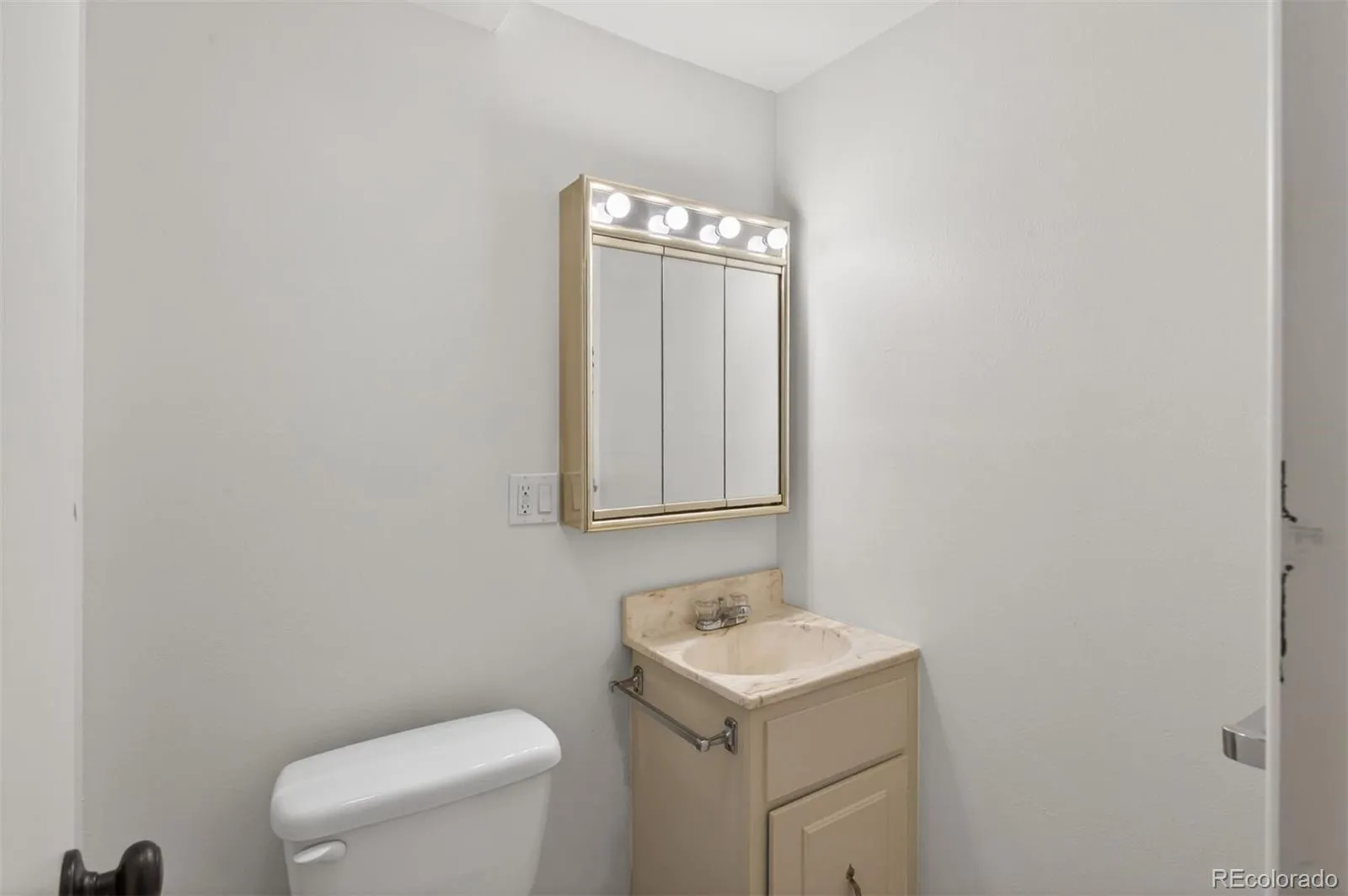2558 S Vaughn Way #D Aurora CO 80014 MLS #REC3875509 04272026213329 1600 35