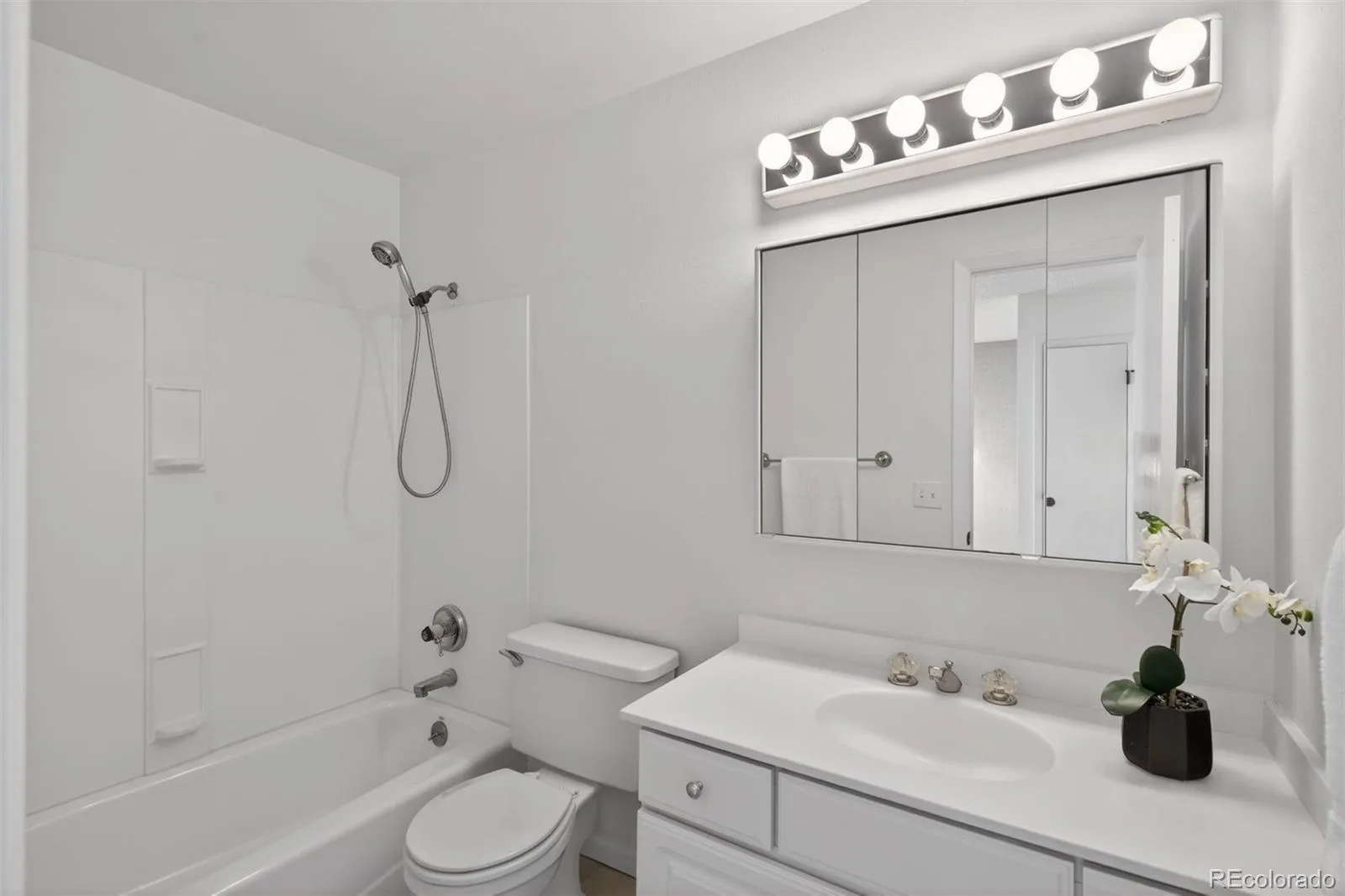 2558 S Vaughn Way #D Aurora CO 80014 | MLS #REC3875509 10062026153941 1600 23