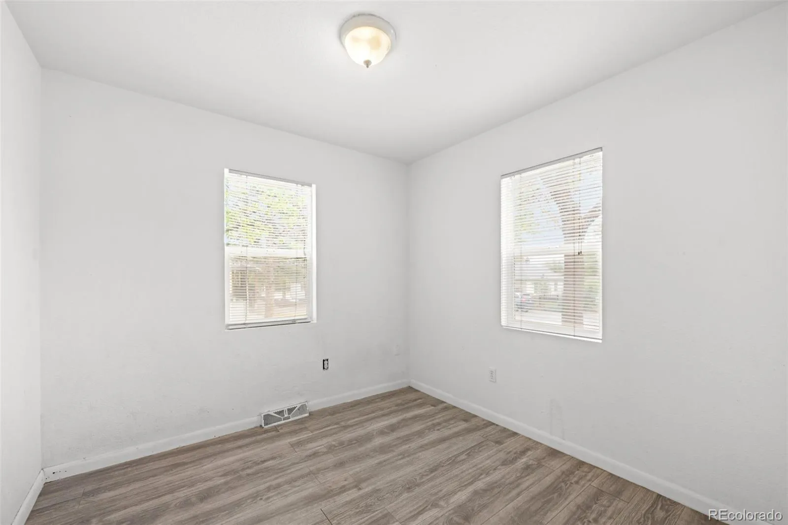 949 S Perry Street Denver CO 80219 MLS #REC3879656 05102026142009 1600 14