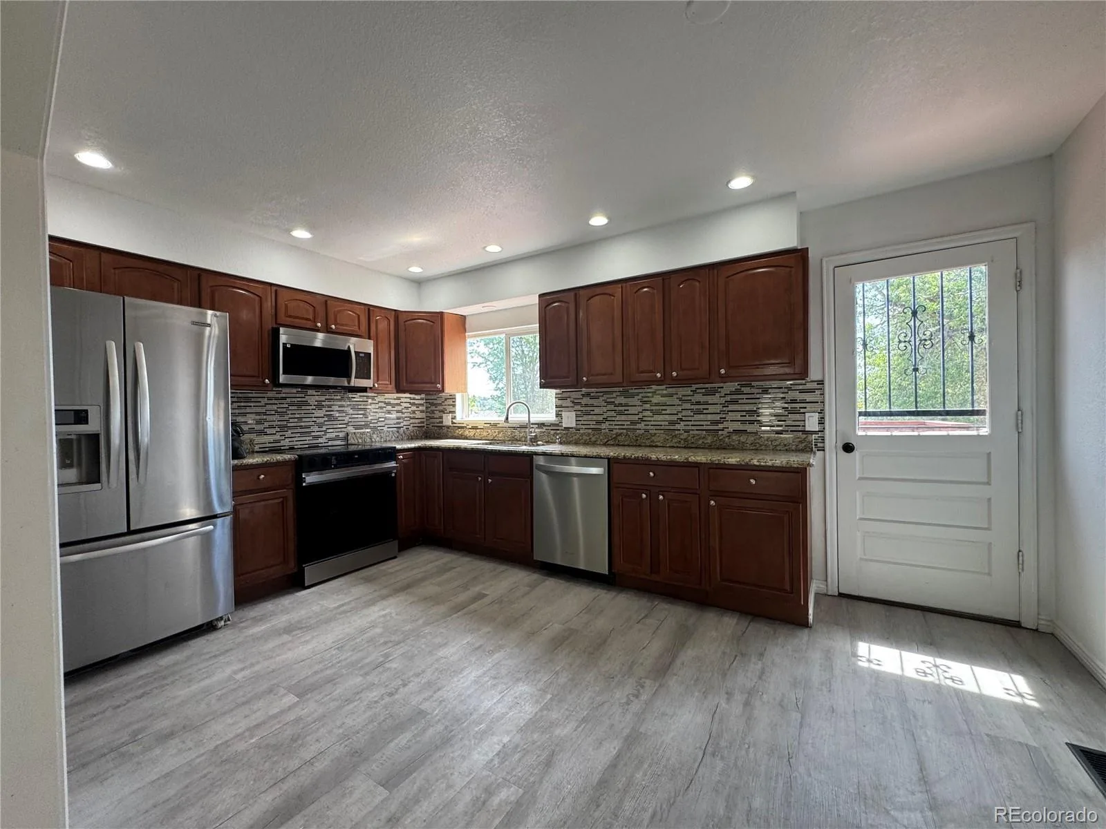 2012 S Ivory Street Aurora CO 80013 MLS #REC3880350 06102026194216 1600 18