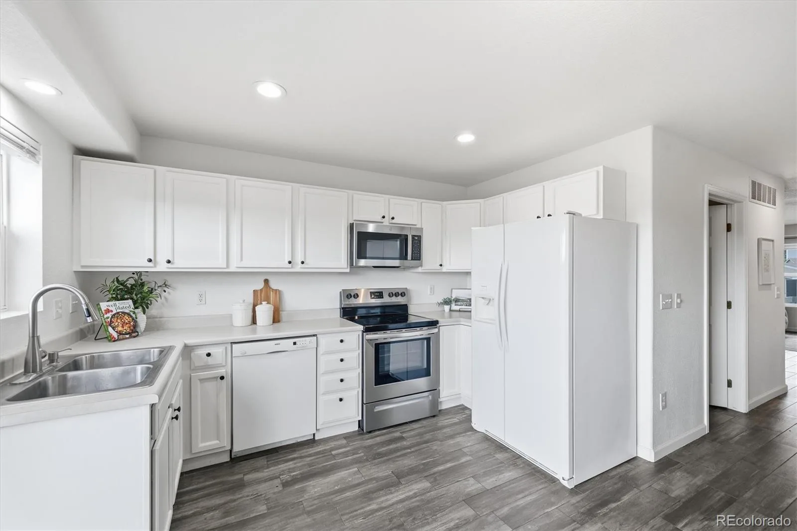 1890 Oakcrest Circle Castle Rock CO 80104 | MLS #REC3881398 07152026073527 1600 11