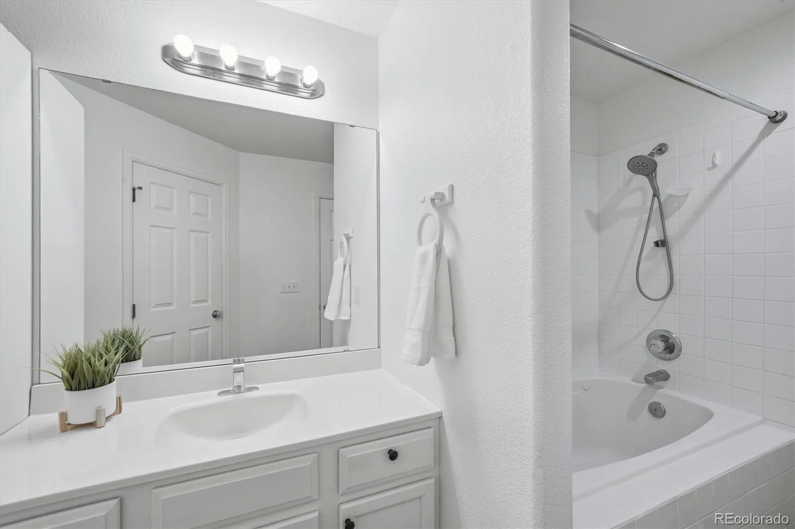 1890 Oakcrest Circle Castle Rock CO 80104 | MLS #REC3881398 07152026073527 1600 20