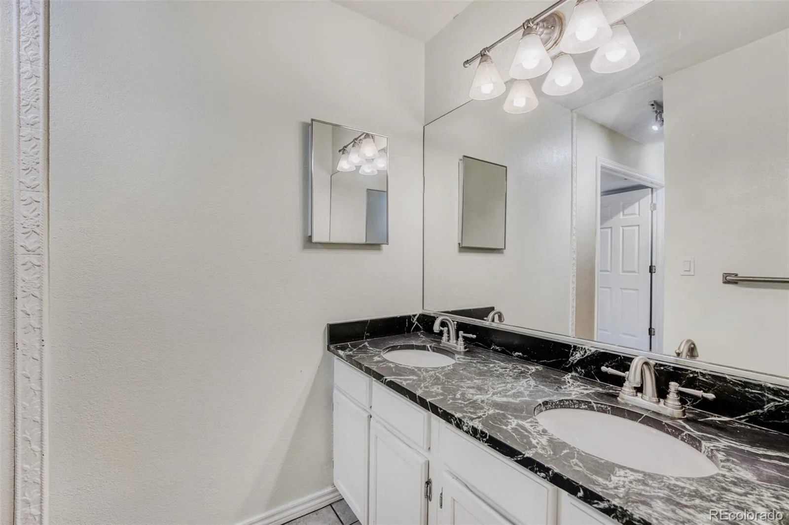 1160 S Clinton Street #40 Denver CO 80247 MLS #REC3883536 06102026185256 1600 36