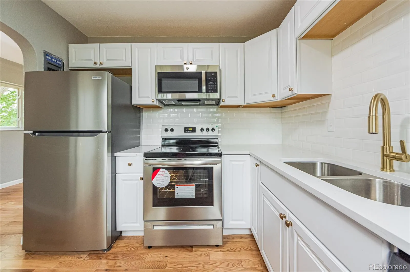 04172026222030 1600 11