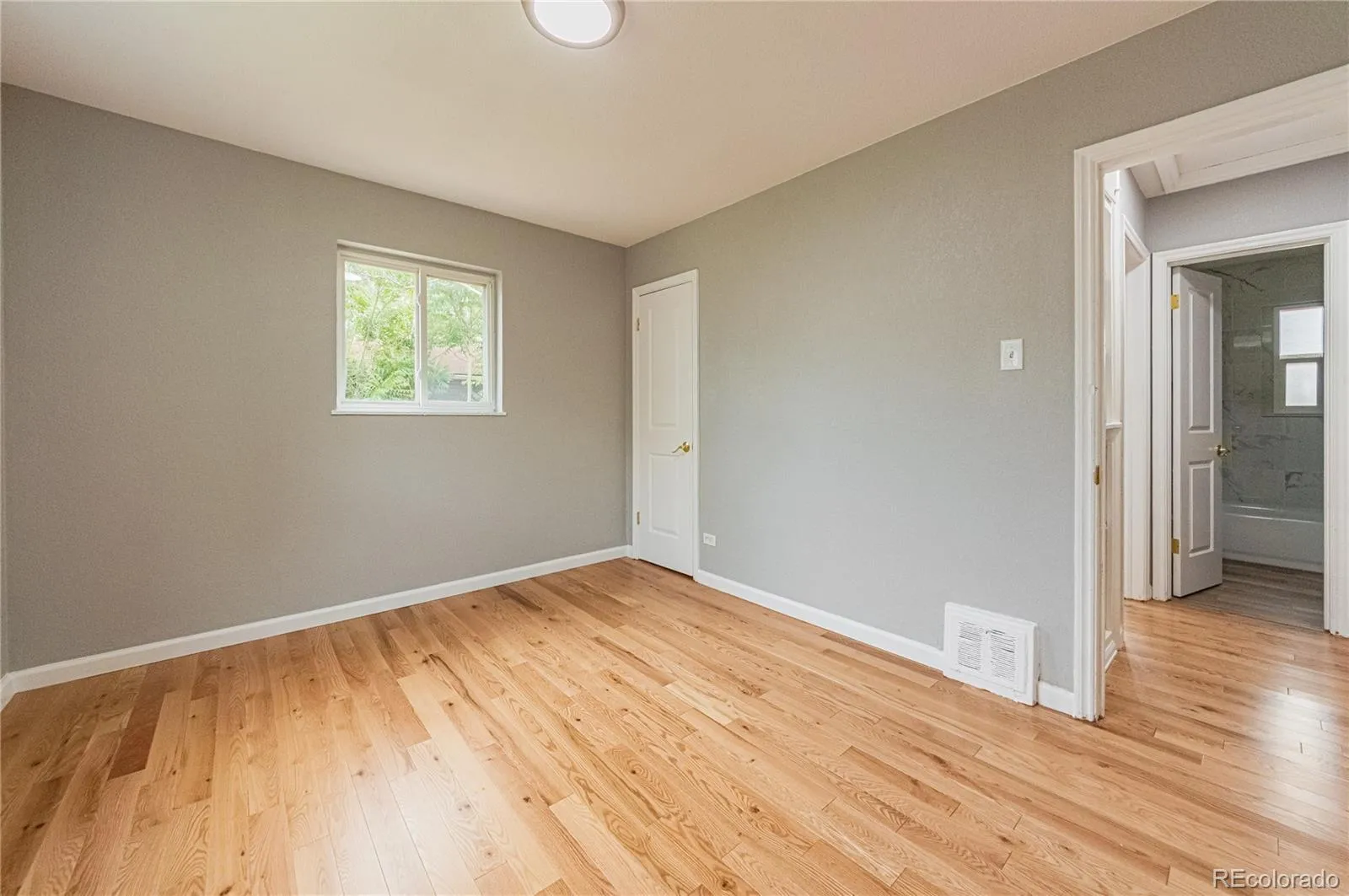 04172026222030 1600 14