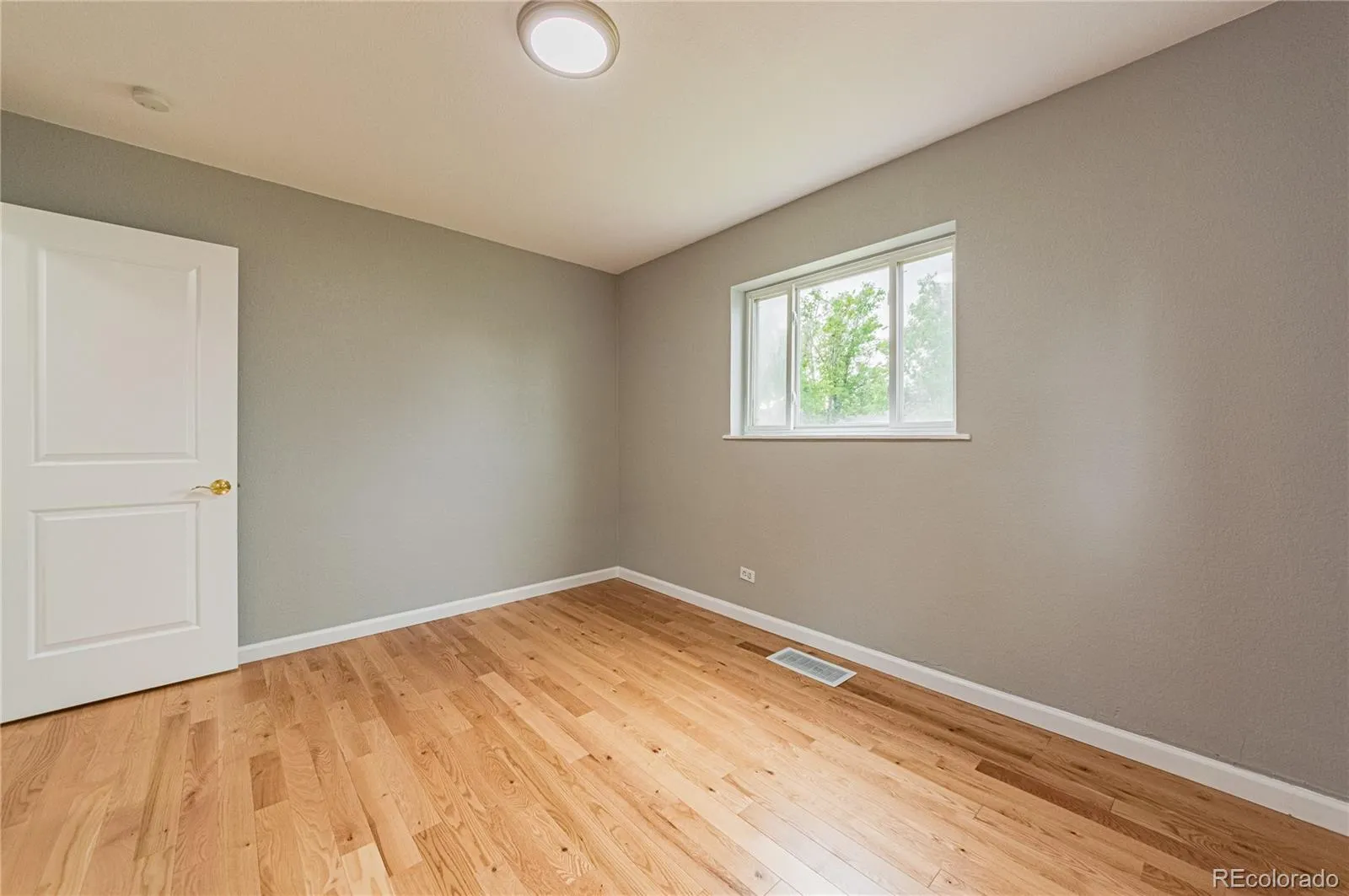 04172026222030 1600 16