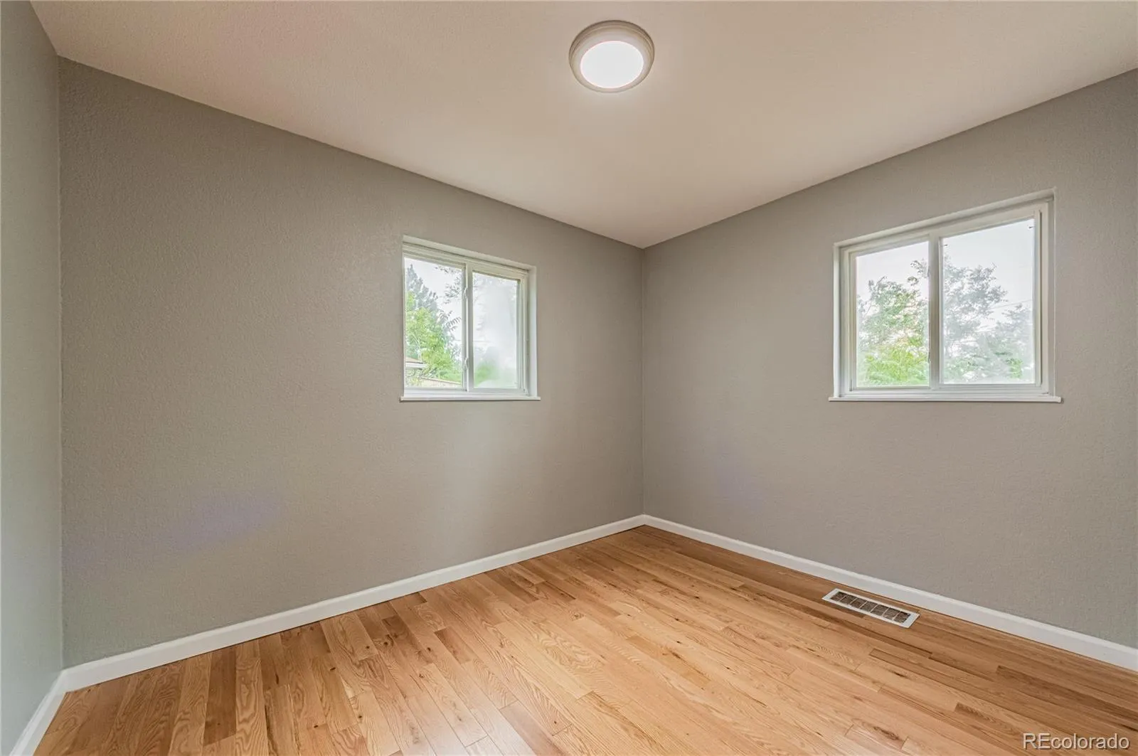 04172026222030 1600 18