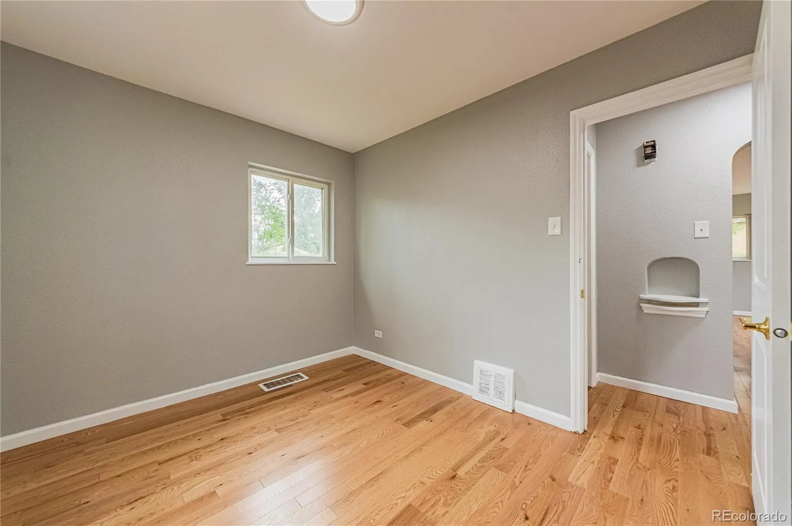 04172026222030 1600 19