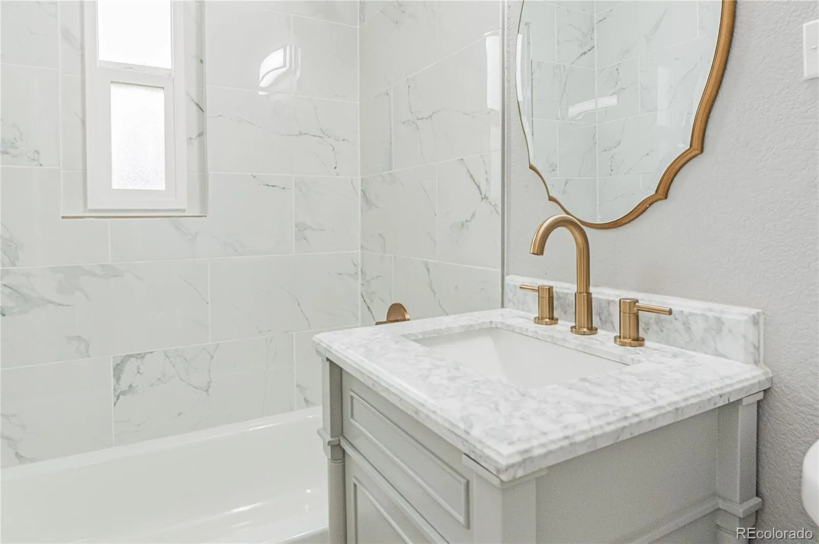 04172026222030 1600 24