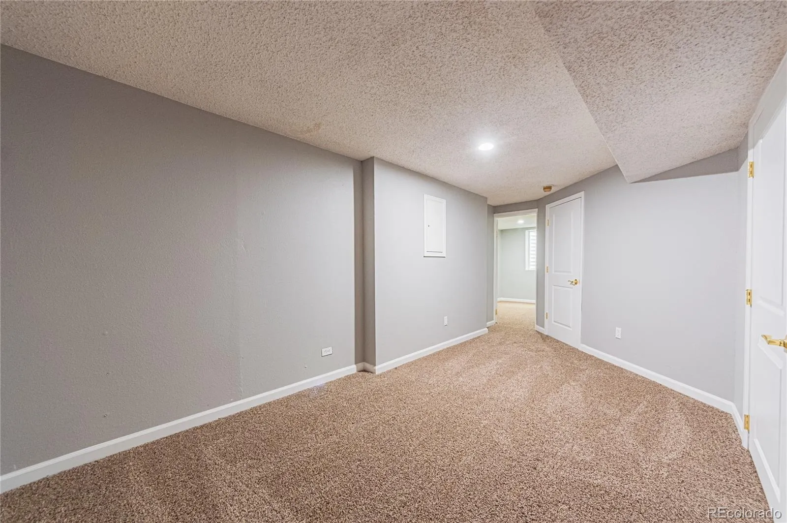 04172026222030 1600 28