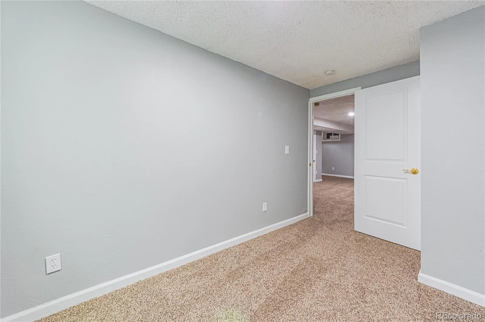 04172026222030 1600 32