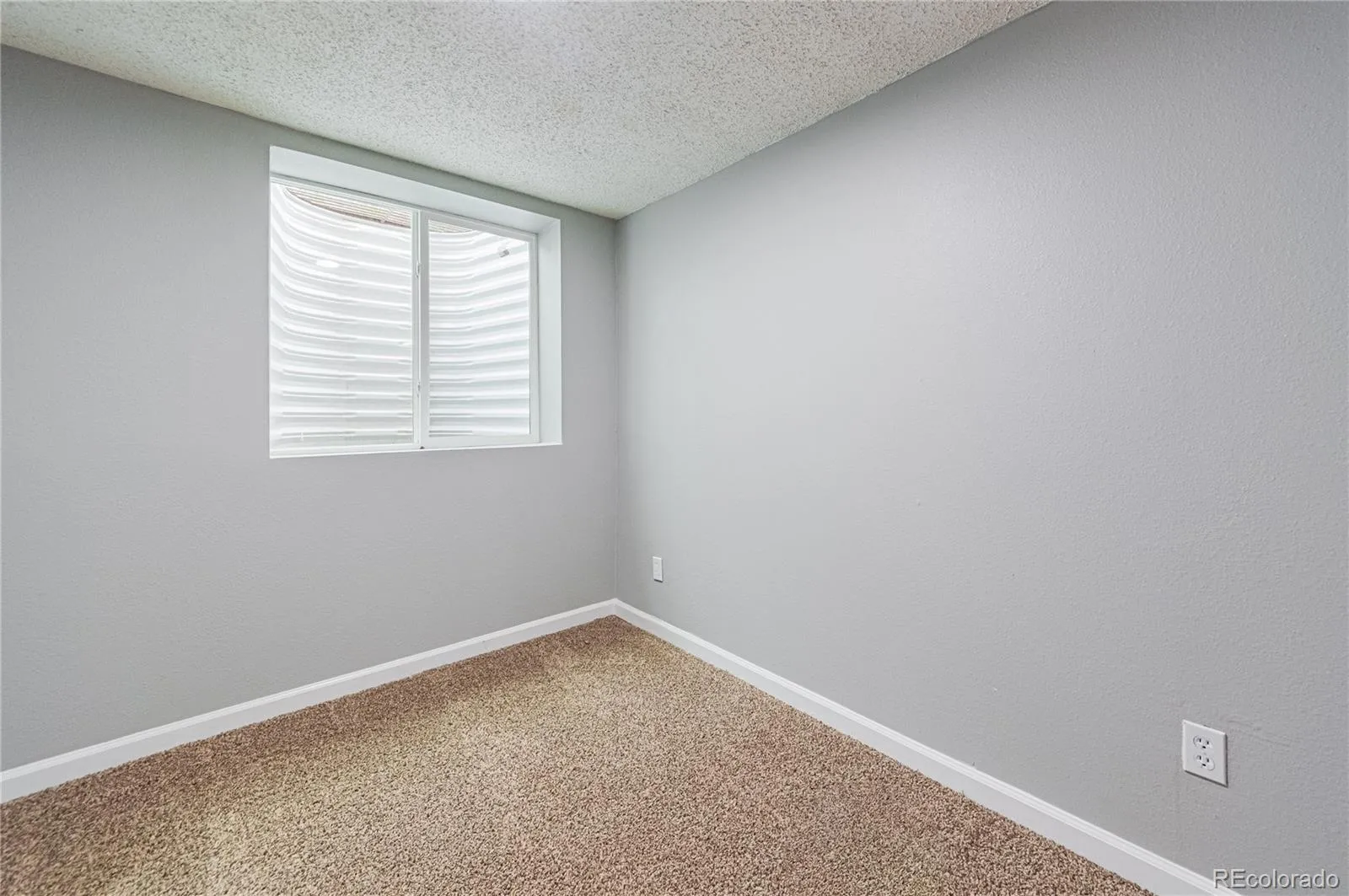 04172026222030 1600 33