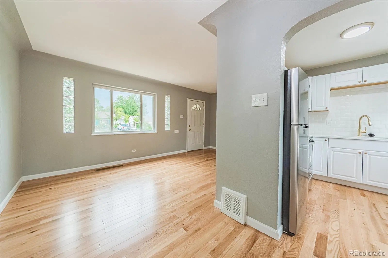 04172026222030 1600 6