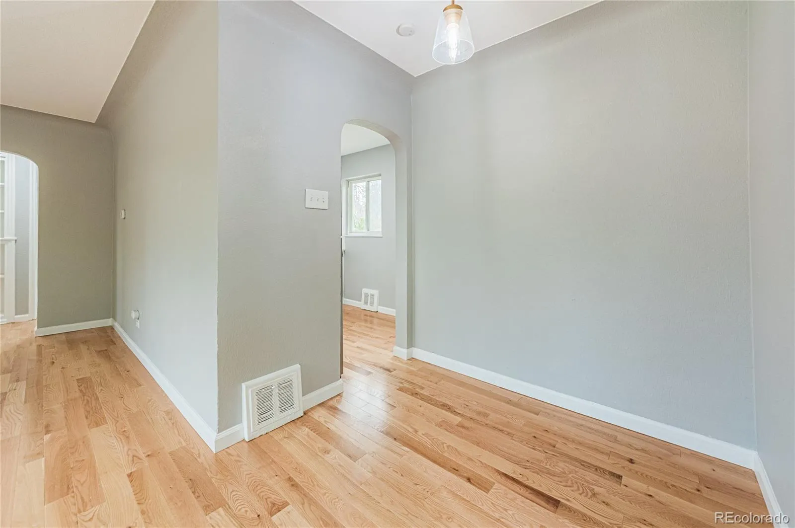 04172026222030 1600 7