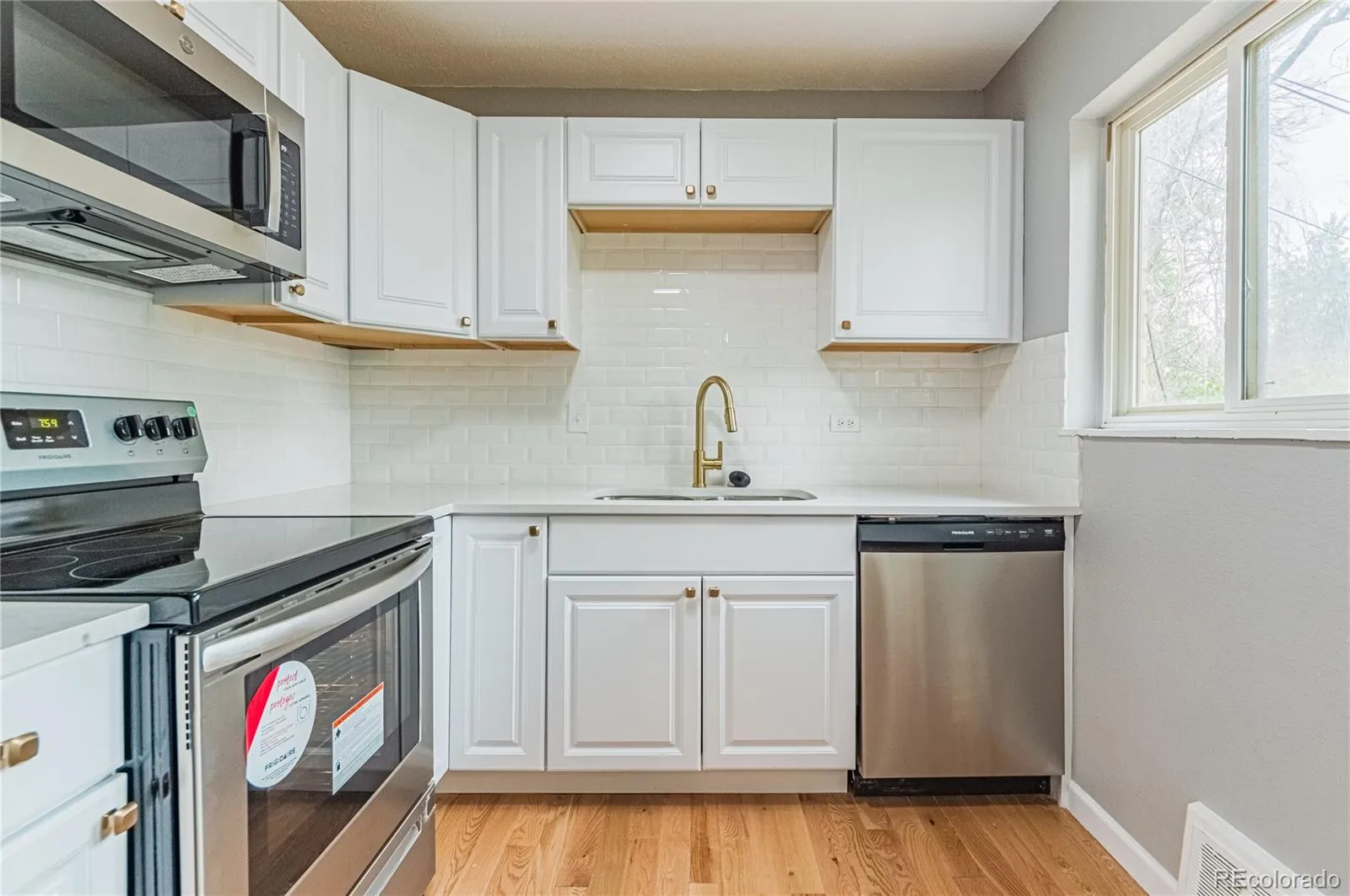 04172026222030 1600 8