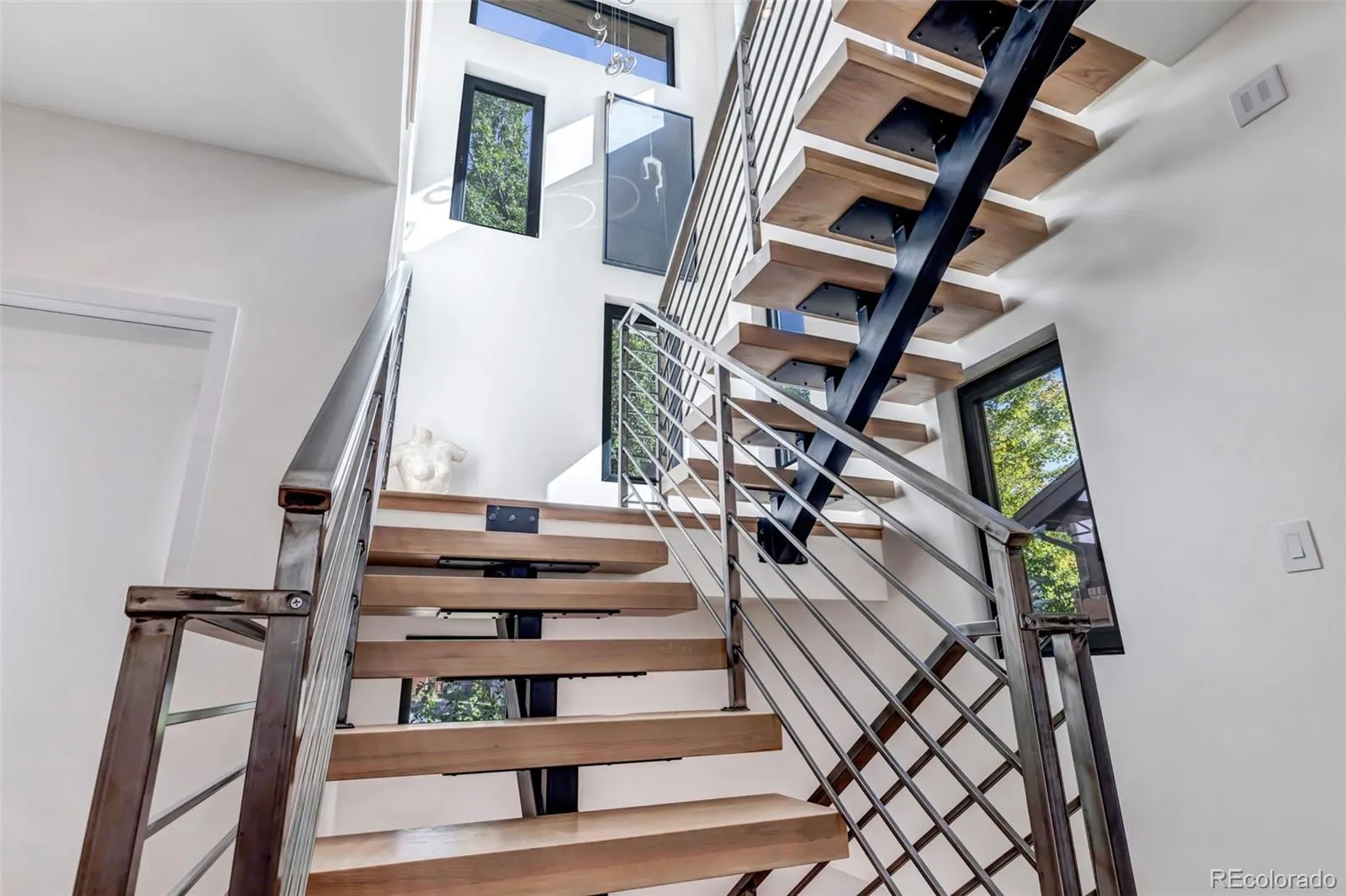 04182026002739 1600 15