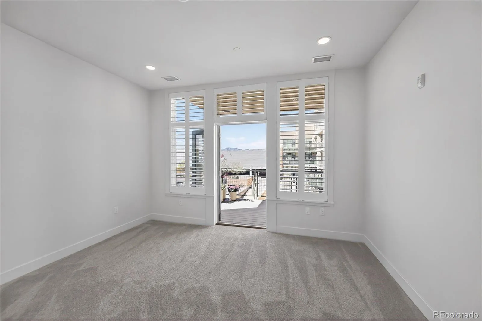 7220 W Bonfils Lane #302 Lakewood CO 80226 MLS #REC3889731 05112026183805 1600 10