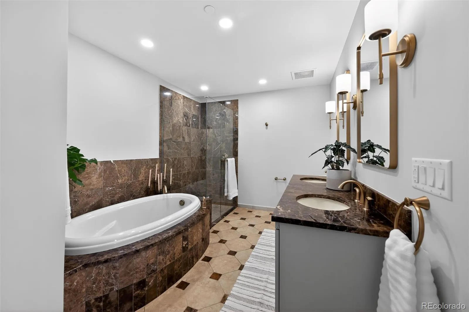 7220 W Bonfils Lane #302 Lakewood CO 80226 MLS #REC3889731 05112026183805 1600 15
