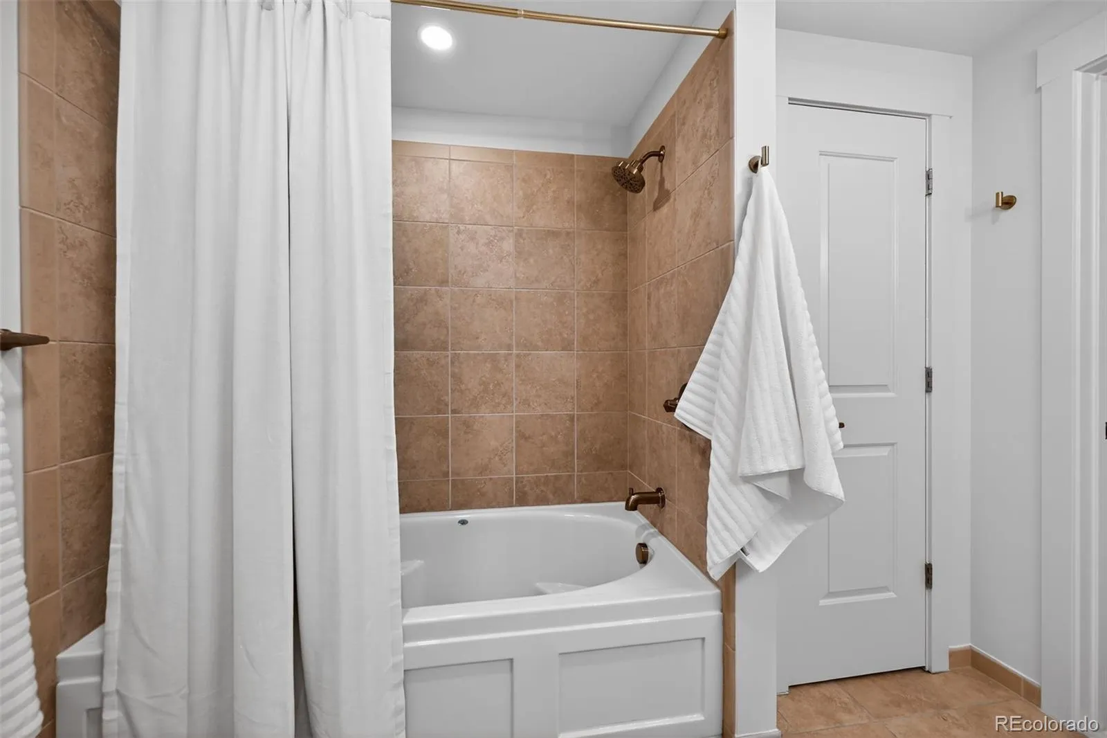 7220 W Bonfils Lane #302 Lakewood CO 80226 MLS #REC3889731 05112026183805 1600 17