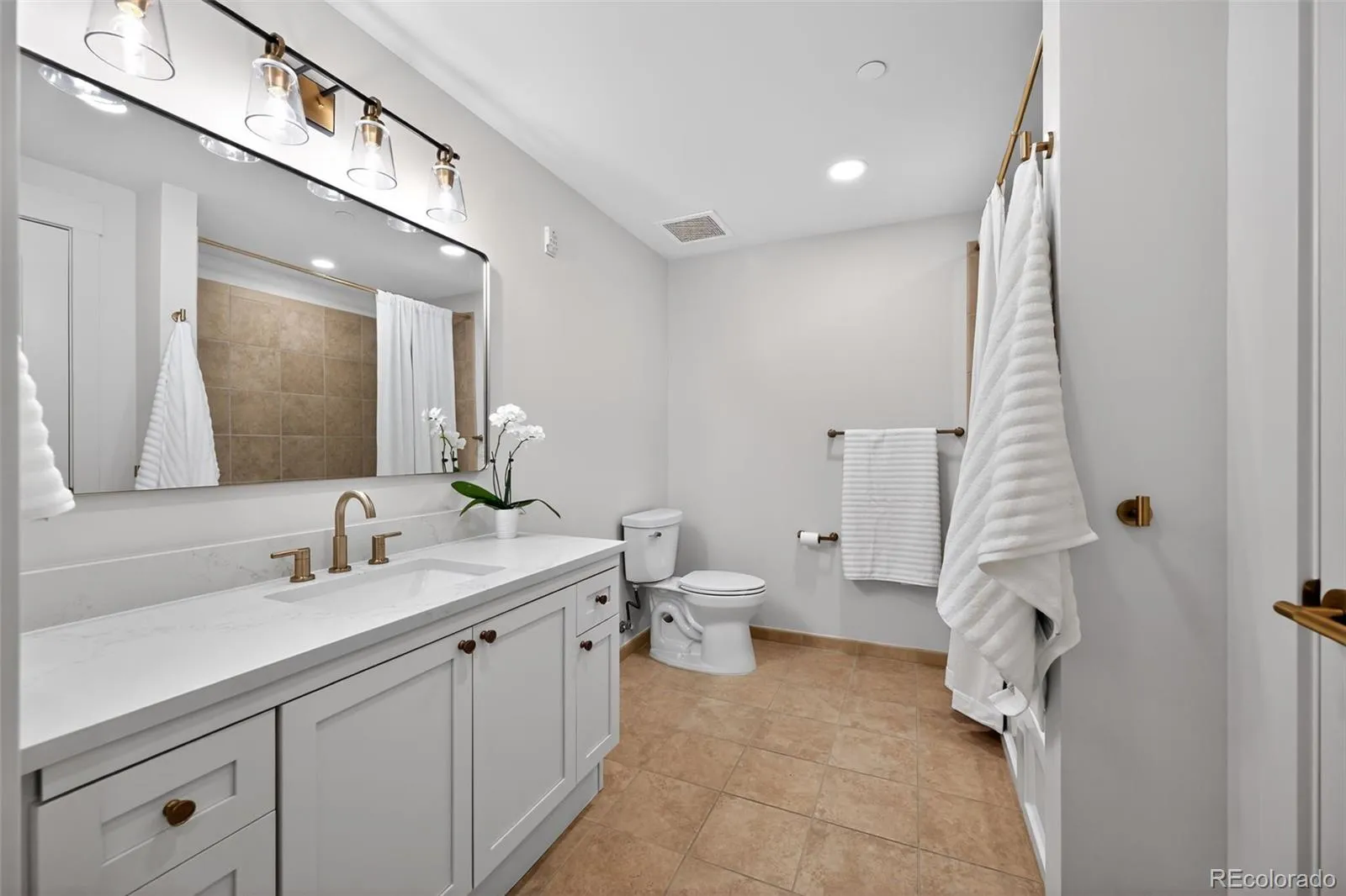 7220 W Bonfils Lane #302 Lakewood CO 80226 MLS #REC3889731 05112026183805 1600 18