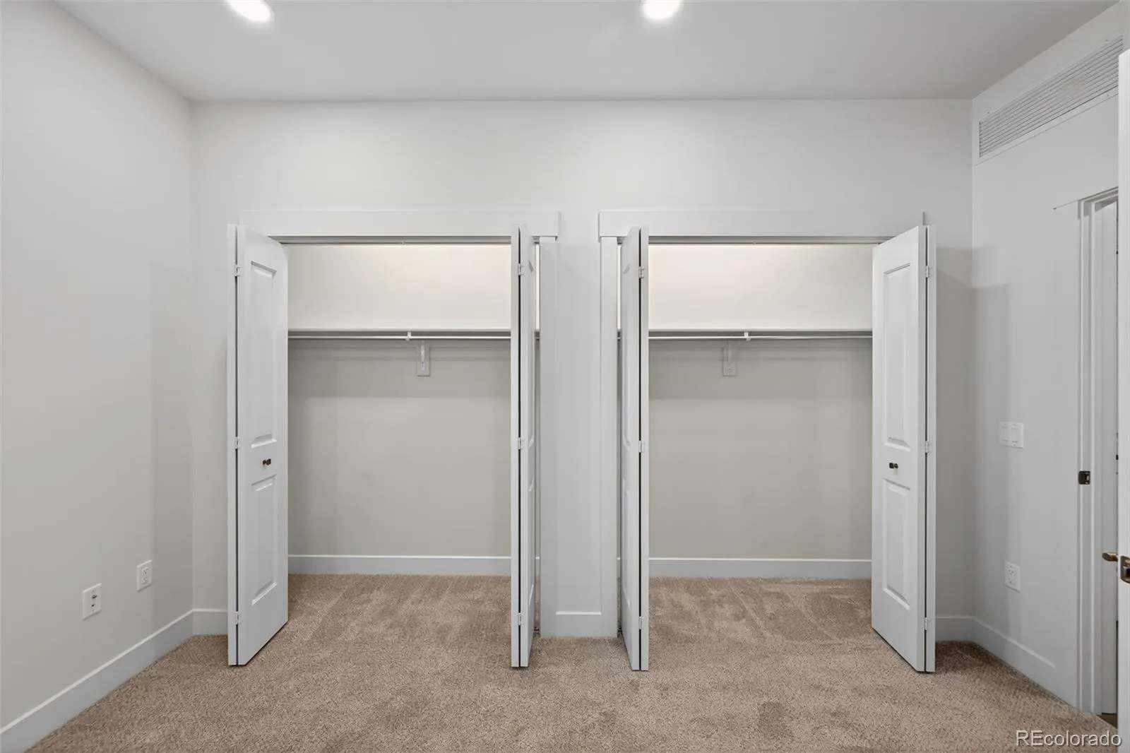 7220 W Bonfils Lane #302 Lakewood CO 80226 MLS #REC3889731 05112026183805 1600 21
