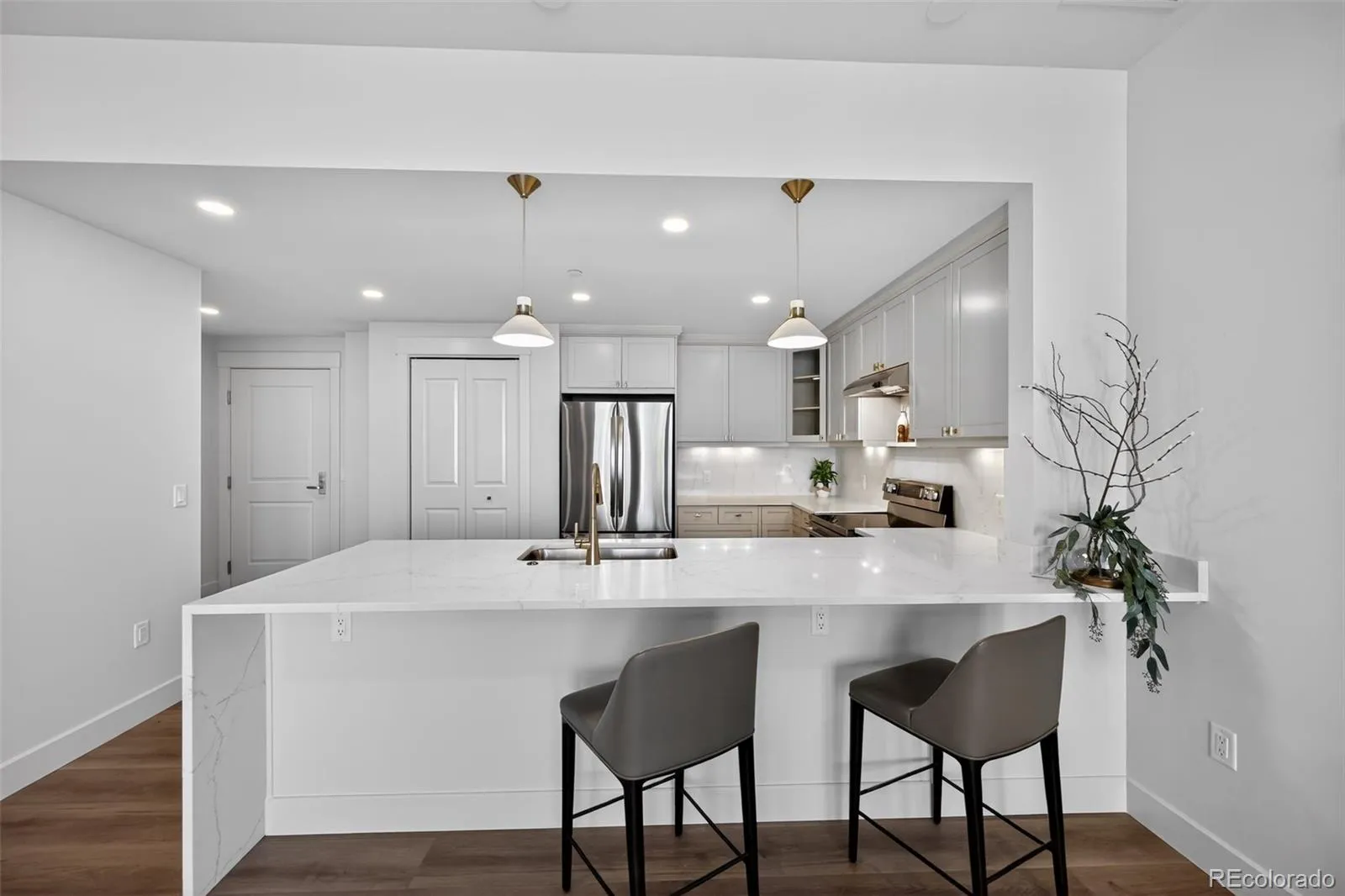 7220 W Bonfils Lane #302 Lakewood CO 80226 MLS #REC3889731 05112026183805 1600 3