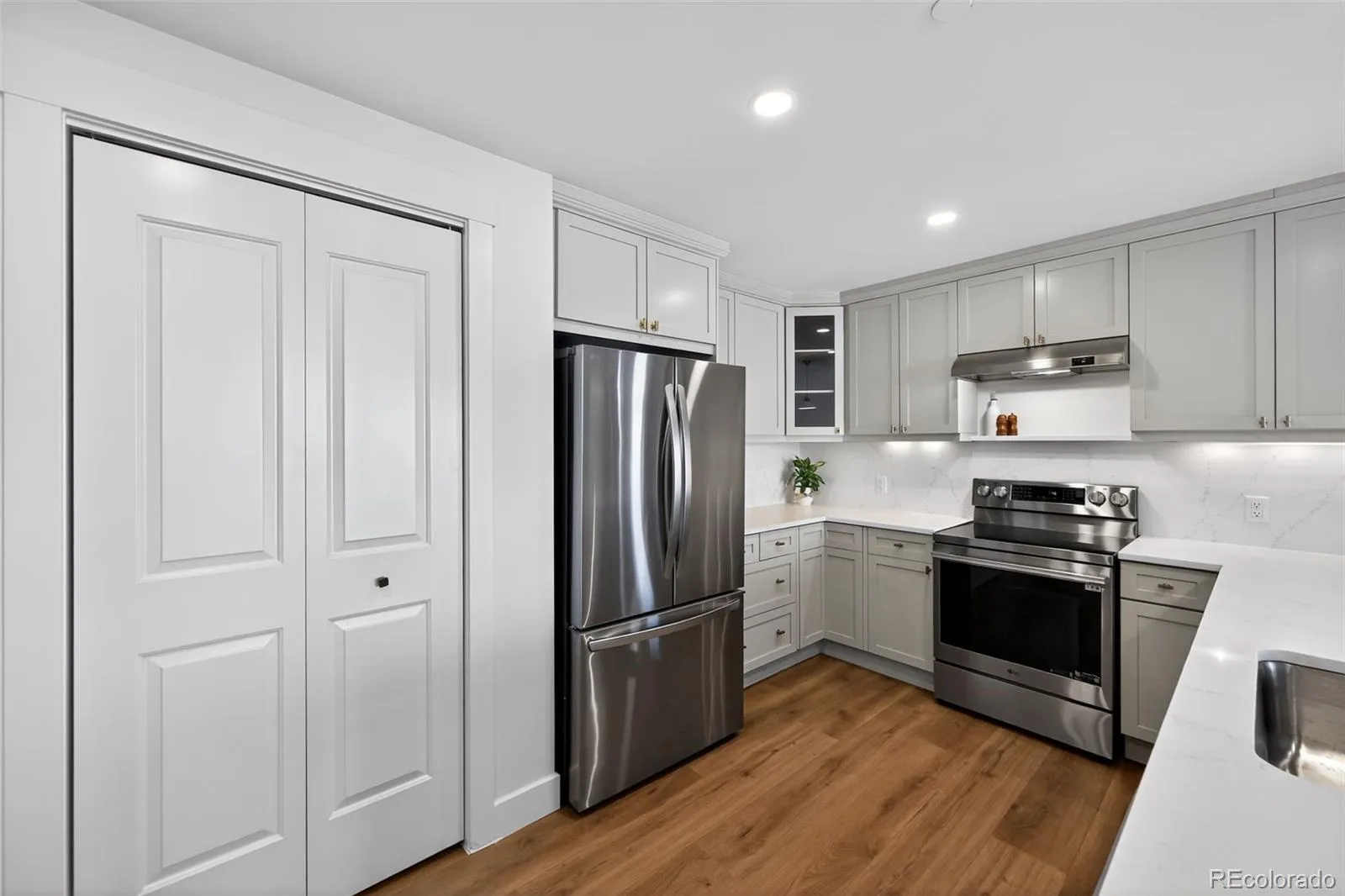 7220 W Bonfils Lane #302 Lakewood CO 80226 MLS #REC3889731 05112026183805 1600 4