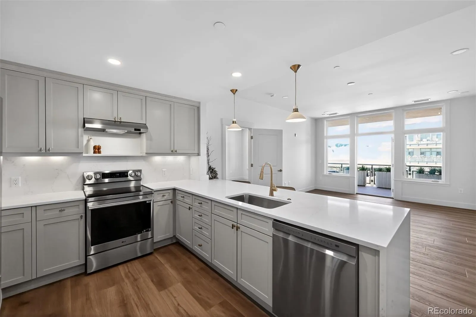 7220 W Bonfils Lane #302 Lakewood CO 80226 MLS #REC3889731 05112026183805 1600 5