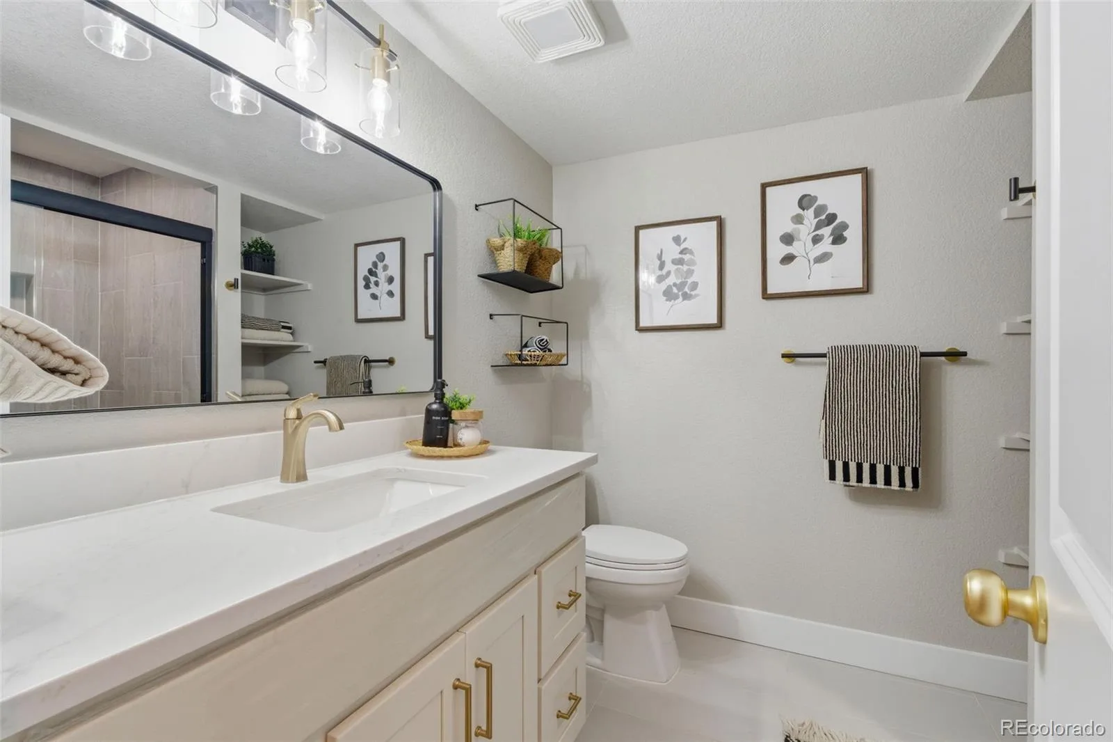 3111 S Holly Place Denver CO 80222 MLS #REC3891613 07092026180953 1600 23