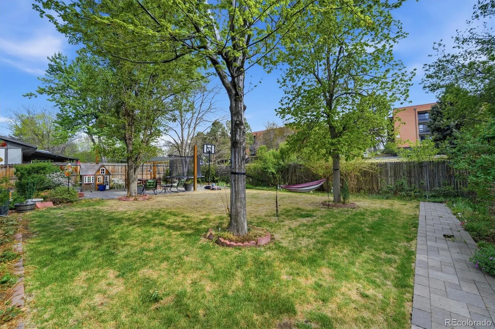 8350 E Princeton Avenue Denver CO 80237 MLS #REC3894702 05022026162939 1600 39