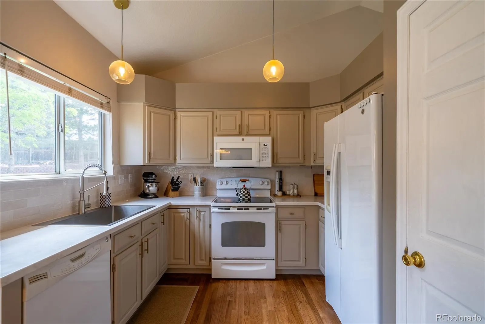 12072 W 84th Place Arvada CO 80005 MLS #REC3903347 05142026075143 1600 9