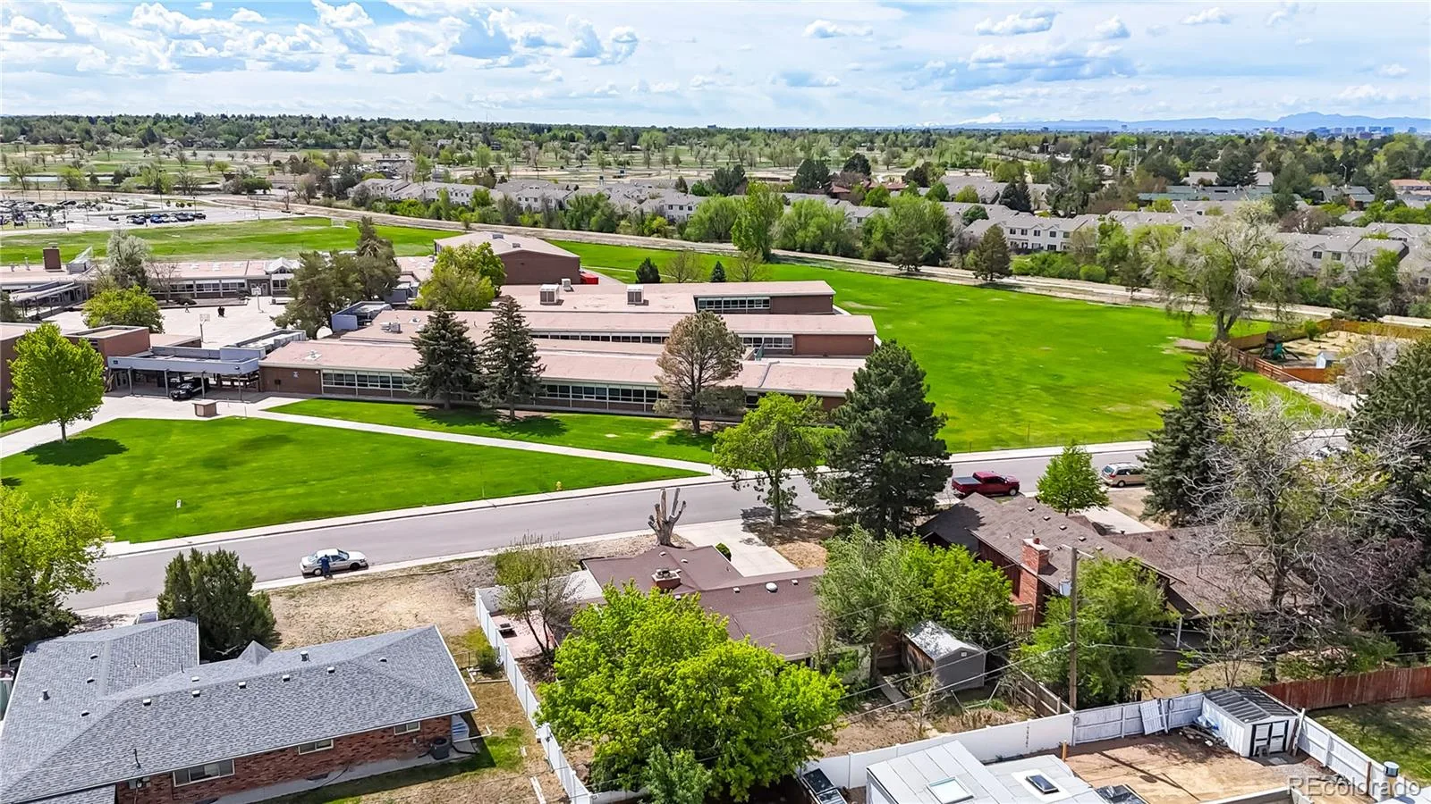 359 Quentin Street Aurora CO 80011 | MLS #REC3906185 08222026232205 1600 34
