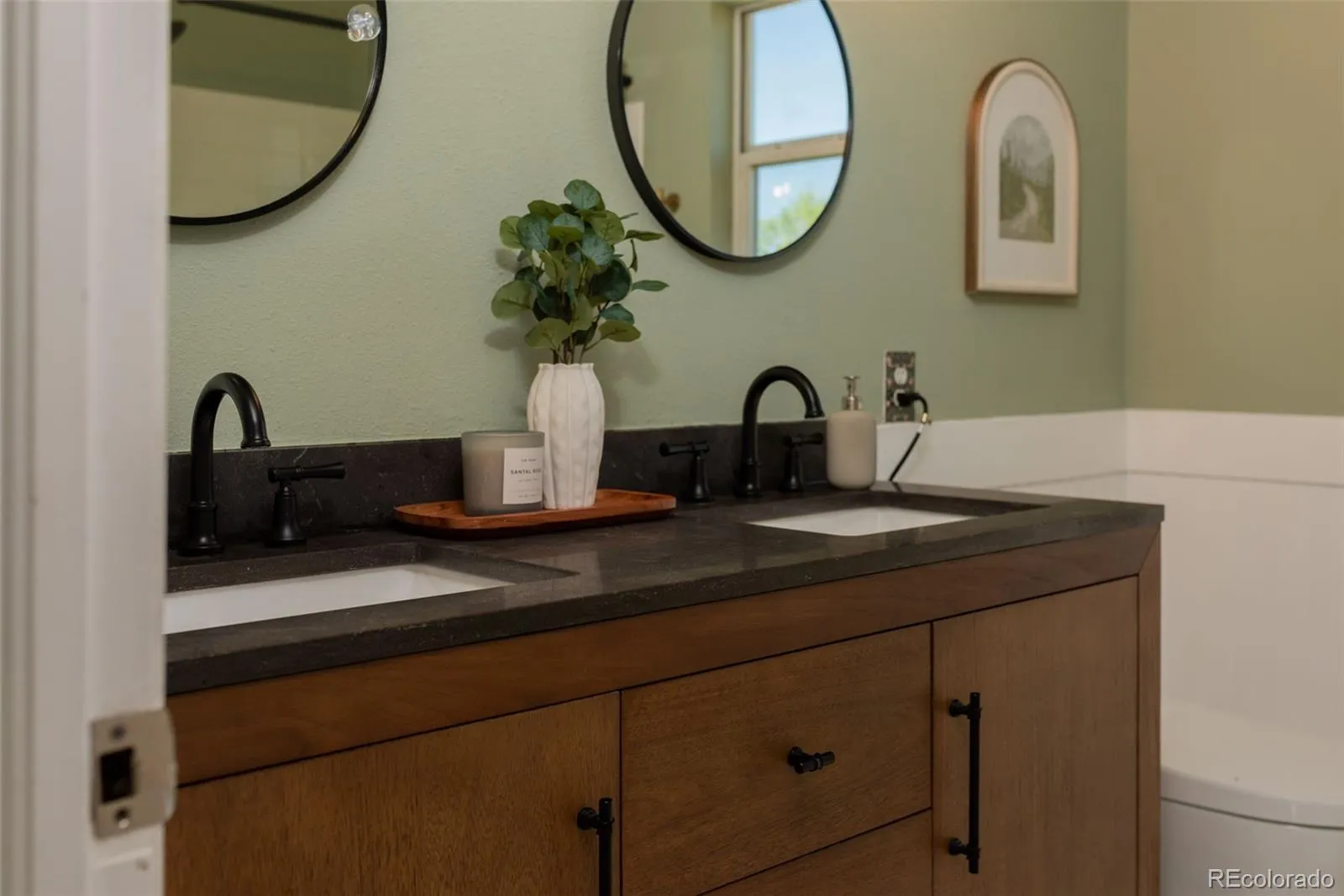 04182026002729 1600 22