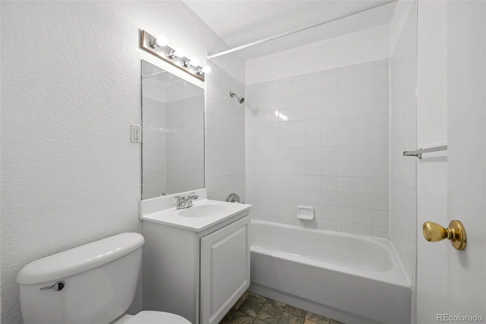 2295 Asbury #307 Denver CO 80210 | MLS #REC3914485 10062026213338 1600 18