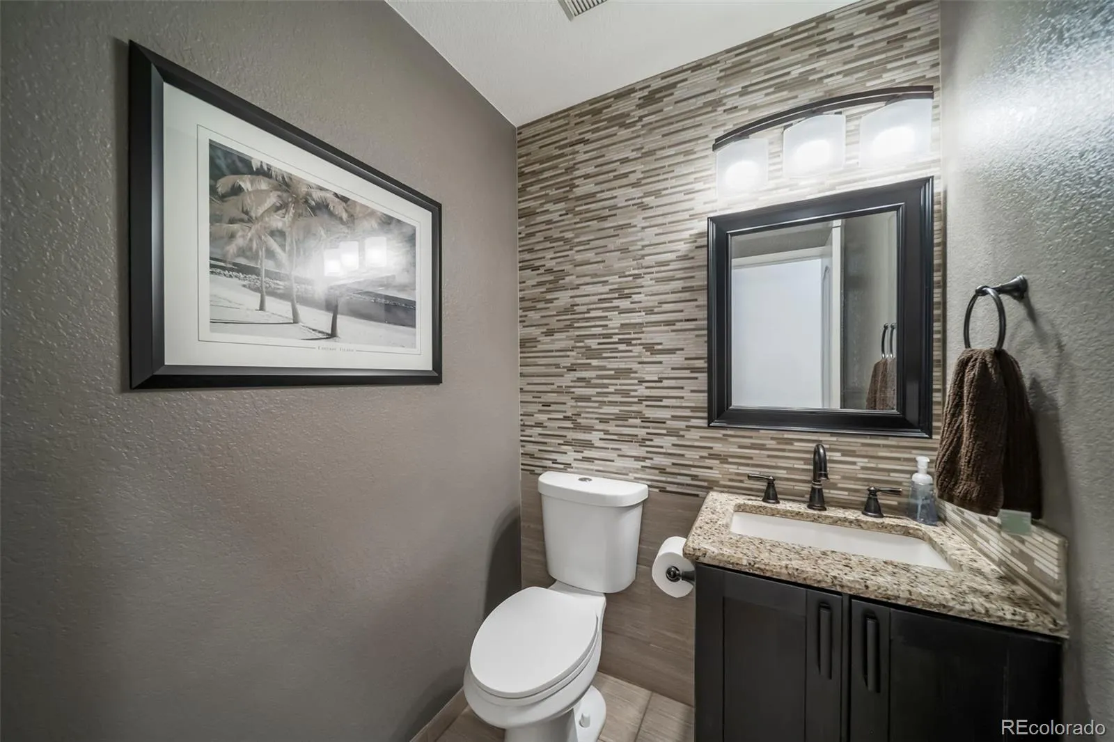 04012026220610 1600 11