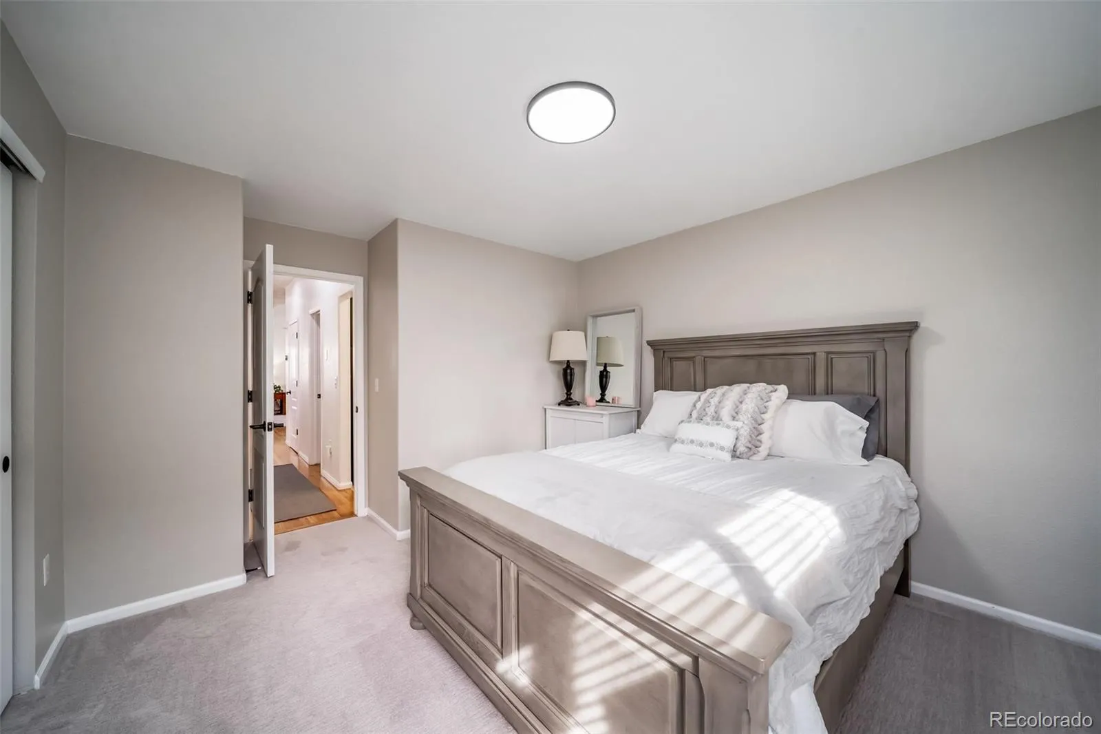 04012026220610 1600 12