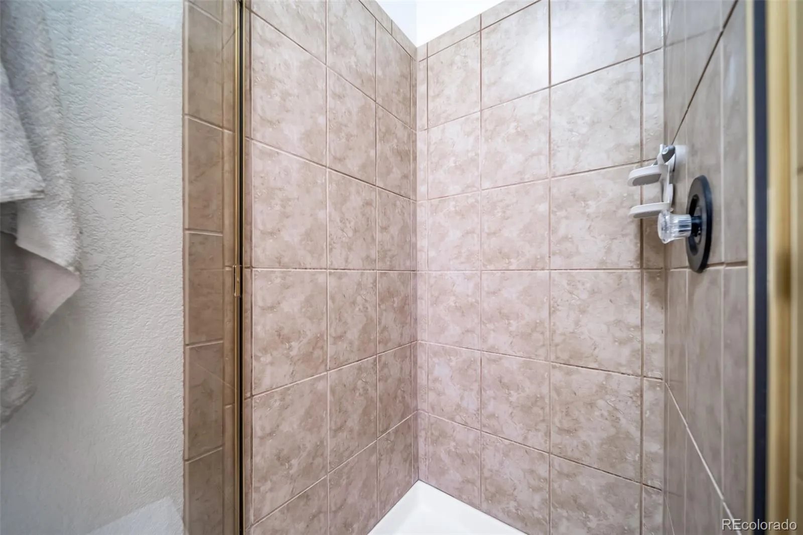 04012026220610 1600 18