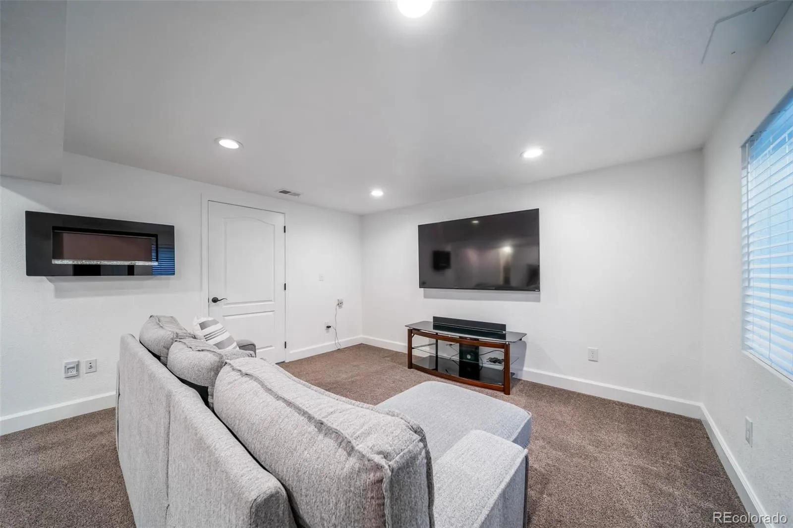 04012026220610 1600 22