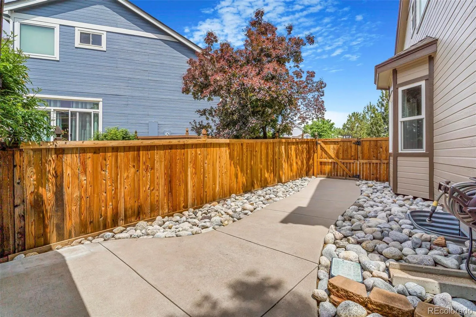 04012026220610 1600 29