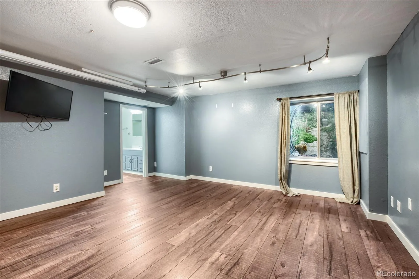 3043 White Oak Street Littleton CO 80129 | MLS #REC3916990 08072026215745 1600 28